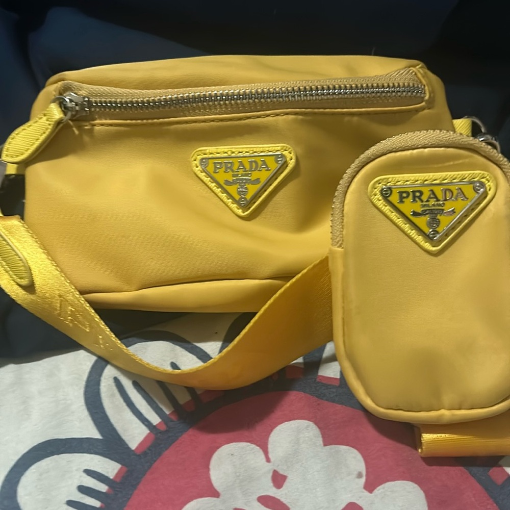 Yellow adjustable fanny pack